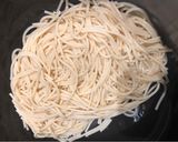 Foto del paso 1 de la receta: Pasta con salchichas