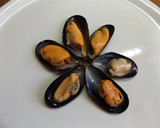 Foto del paso 2 de la receta: Mejillones con picadillo sabroso
