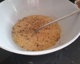 Foto del paso 1 de la receta: Tortilla de calabacín y cebolla
