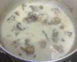 A picture of step 3 of Cream of Mushroom Soup With Spinach-Methi Egg Sandwich.