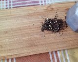 Foto del passaggio 2 della ricetta Fusilli bucati con belga ai ferri, pepe tostato e ricotta salata
