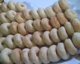 Foto langkah ke 10 dari resep Donat lembut sederhana toping glaze.