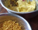 Foto langkah ke 3 dari resep Corn Flakes Butter Cookies.