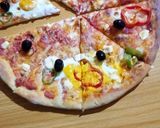 Une image de l'étape 5 de Pizza 🍕 aux 2 poivrons et œufs🥚.