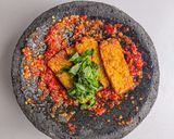 Foto langkah ke 5 dari resep 17. Sambal tempe kemangi.