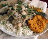 Gombás-kakukkfüves csirkemell recept édesburgonyapürével, rizzsel recept fázis 8 fotója