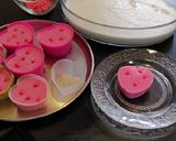 A picture of step 3 of Strawberry jello pudding.