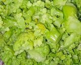Foto del paso 1 de la receta Coliflor verde en salsa marinera