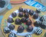 Foto langkah ke 7 dari resep 33. Simple choco Truffle cake.