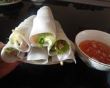 A picture of step 5 of Phở cuốn.