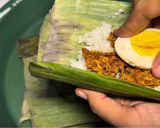 Foto langkah ke 5 dari resep Nasi Bakar Tongkol Suwir Kemangi Pedas.