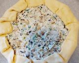 Pas rețetă Tartă rustică (galette) cu ciuperci și brânză 9 fotografie