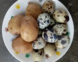 Foto langkah ke 1 dari resep Telur Puyuh Kentang Kuah Pedas.