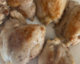 Foto del paso 3 de la receta: Contramuslos de pollo guisados en salsa