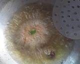 A picture of step 8 of Leftover bread veg lolipop.