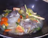 Foto langkah ke 3 dari resep Ikan Kuah Asam / Asang (Manado Cuisine).