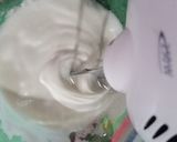 Foto del paso 2 de la receta: Besos de merengue sabor plátano y bomba de azúcar