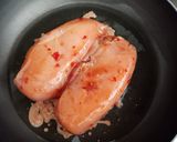 Hình bước làm 2 của món Ức gà áp chảo & salad bắp cải
