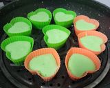 Foto langkah ke 6 dari resep Bolu Kukus Ketan Putih Pandan isi Selai Strawberry.