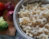 A picture of step 4 of Shezwan sauce spicy macaroni.