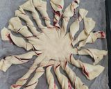 Foto del passaggio 1 della ricetta Girasole di pasta brisée e marmellata di frutti di bosco