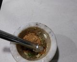 A picture of step 2 of Som Tum Yam.