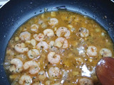Merluza en salsa con gambitas