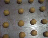 Foto langkah ke 3 dari resep Strawberry Thumbprint Cookies.