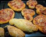 Foto langkah ke 4 dari resep Pizza Mini Simple.