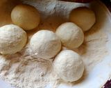 A picture of step 5 of Halwa pori.