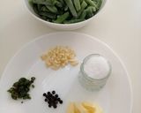 A picture of step 1 of French Beans sautéed in butter and garlic.