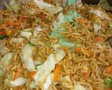 Foto langkah ke 4 dari resep Mie Telur Goreng.