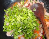 Foto langkah ke 4 dari resep Tumis Cumi Asin Bunga Brambang.