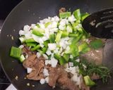 Hình bước làm 4 của món Bò xào ớt chuông hương thảo