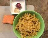 Foto langkah ke 1 dari resep Makanan AnakFusilli Salmon.