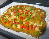 Foto del paso 5 de la receta: Pizza con base de brócoli y nueces con verduras y salmón ahumado