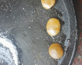 Foto del paso 4 de la receta: Galletitas de azúcar negra (para merendar rico y rápido)
