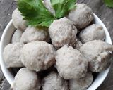 Foto langkah ke 5 dari resep Bakso Sapi Homemade (bs daging frozen bs fresh).