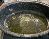 Une image de l'étape 1 de Rouelle marinée de porc aux tomates cerises et herbes aromatiques.