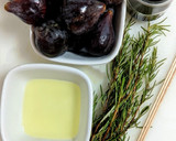 Foto del paso 1 de la receta: Higos caramelizados con romero acompañados de queso feta