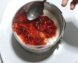 Foto langkah ke 9 dari resep Strawberry Cheesecake.