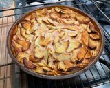 Une image de l'étape 10 de Flan aux pommes, pralines roses et lait fermenté.