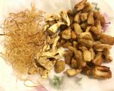 รูปขั้นตอนการทำที่ 2 ของ Thai Spicy Milky mushroom Salad (ลาบเห็ดมิลกี้3สไตล์)