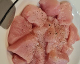 Foto del paso 2 de la receta: Pollo al curry con champiñones y pimientos