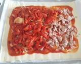 Foto del paso 1 de la receta: Empanada de atún y pimientos rojos asados