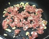 รูปขั้นตอนการทำที่ 3 ของ หน่อไม้ฝรั่งผัดหมูสับ
