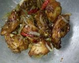 Foto langkah ke 4 dari resep Ayam goreng saus mentega.