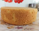 A picture of step 4 of Basic Vanilla Sponge 😍😍.