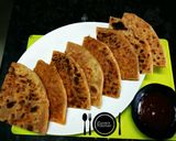 A picture of step 13 of Aloo pudina ke cheese parathe.