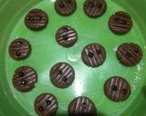 Foto langkah ke 3 dari resep Cookies chocolatos 4 bahan (takaran sendok no mixer).